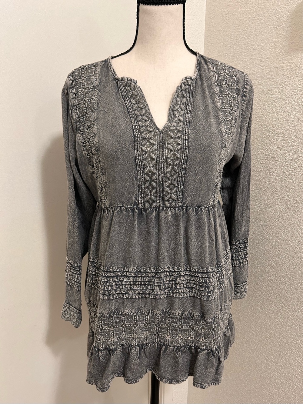 L'affaire Grey Acid Wash Crochet Lace Boho Ruffle Tunic Dress Size M Embroidery